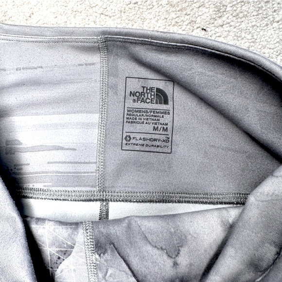 The North face mountain leggings in M - Picture 5 of 6